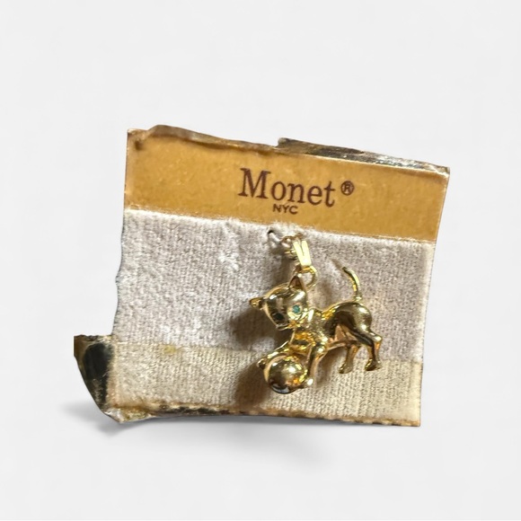 Vintage 1960s Monet Gold-Tone Cat Pendant - Green Rhinestone Eyes Original Card - Picture 1 of 3